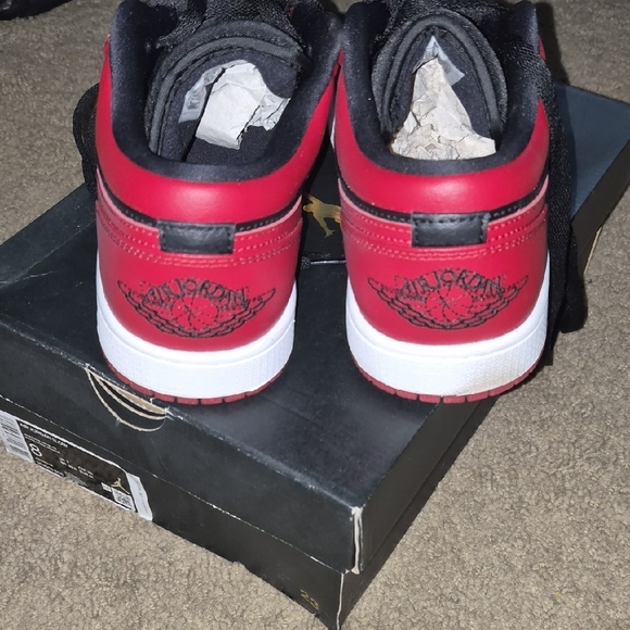 Air Jordan 1 Low Shoes Red and Black - Picture 5 of 7